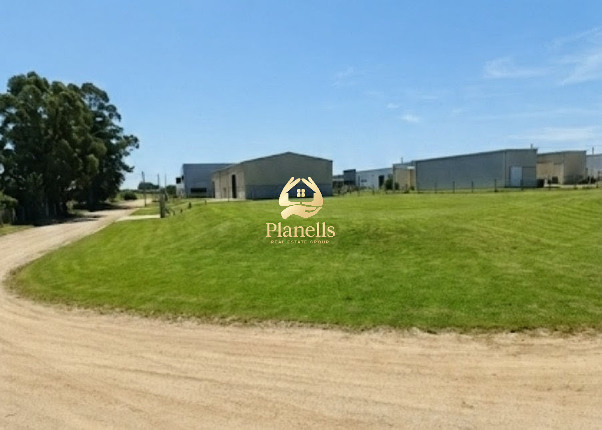 Terreno ID.4471 - Predio esquinero con un potencial de desarrollo ilimitado,300M2 65 MIL DOLARES 