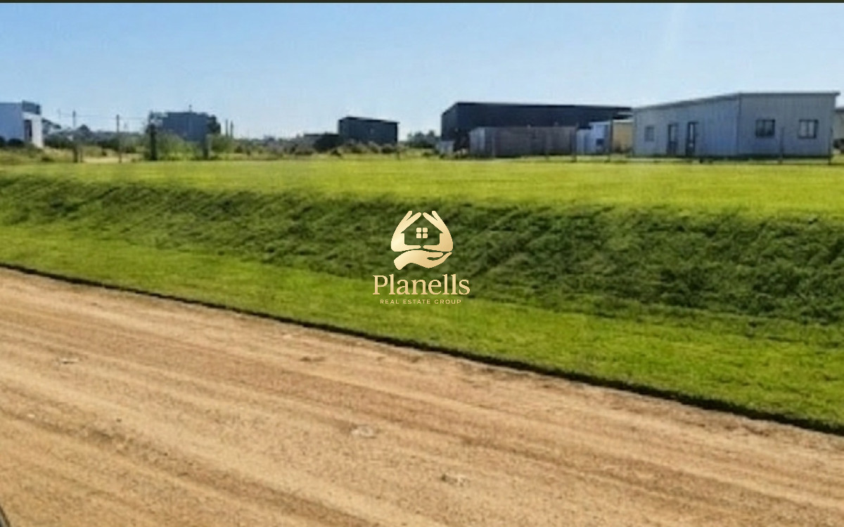 Terreno ID.4471 - Predio esquinero con un potencial de desarrollo ilimitado,300M2 65 MIL DOLARES 