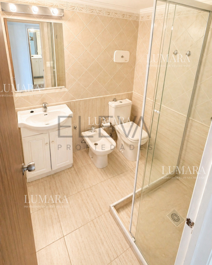 Apartamento ID.3679 - Apartamento Con Vista Doble Al Mar, En La Peninsula 1 Cuadra De Playa Brava, 4 De Playa Mansa 1 De Gorlero