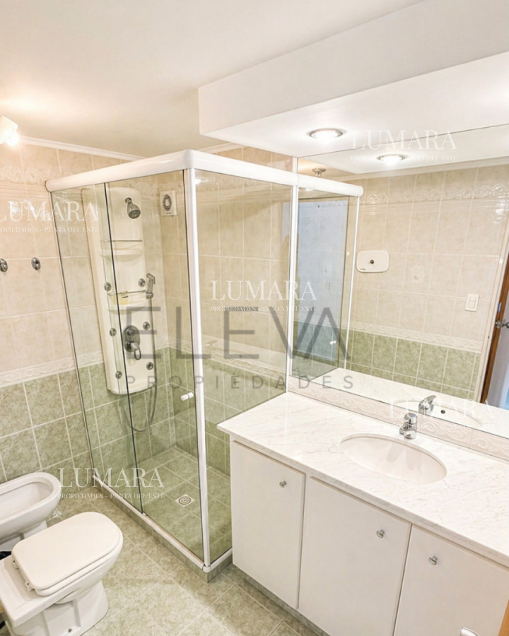 Apartamento ID.3679 - Apartamento Con Vista Doble Al Mar, En La Peninsula 1 Cuadra De Playa Brava, 4 De Playa Mansa 1 De Gorlero