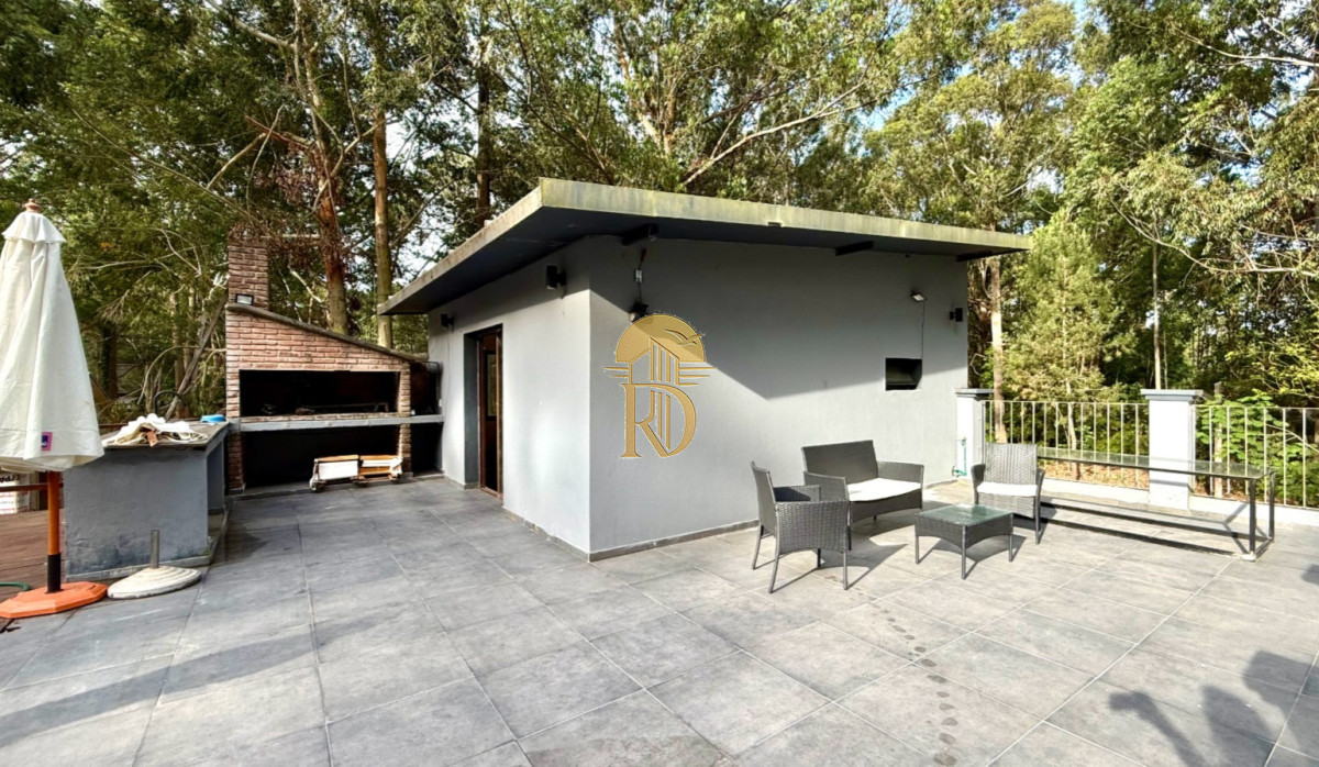 VENTA DE CASA EN PUNTA BALLENA CON TERRENO DE 4000M -id-967-14