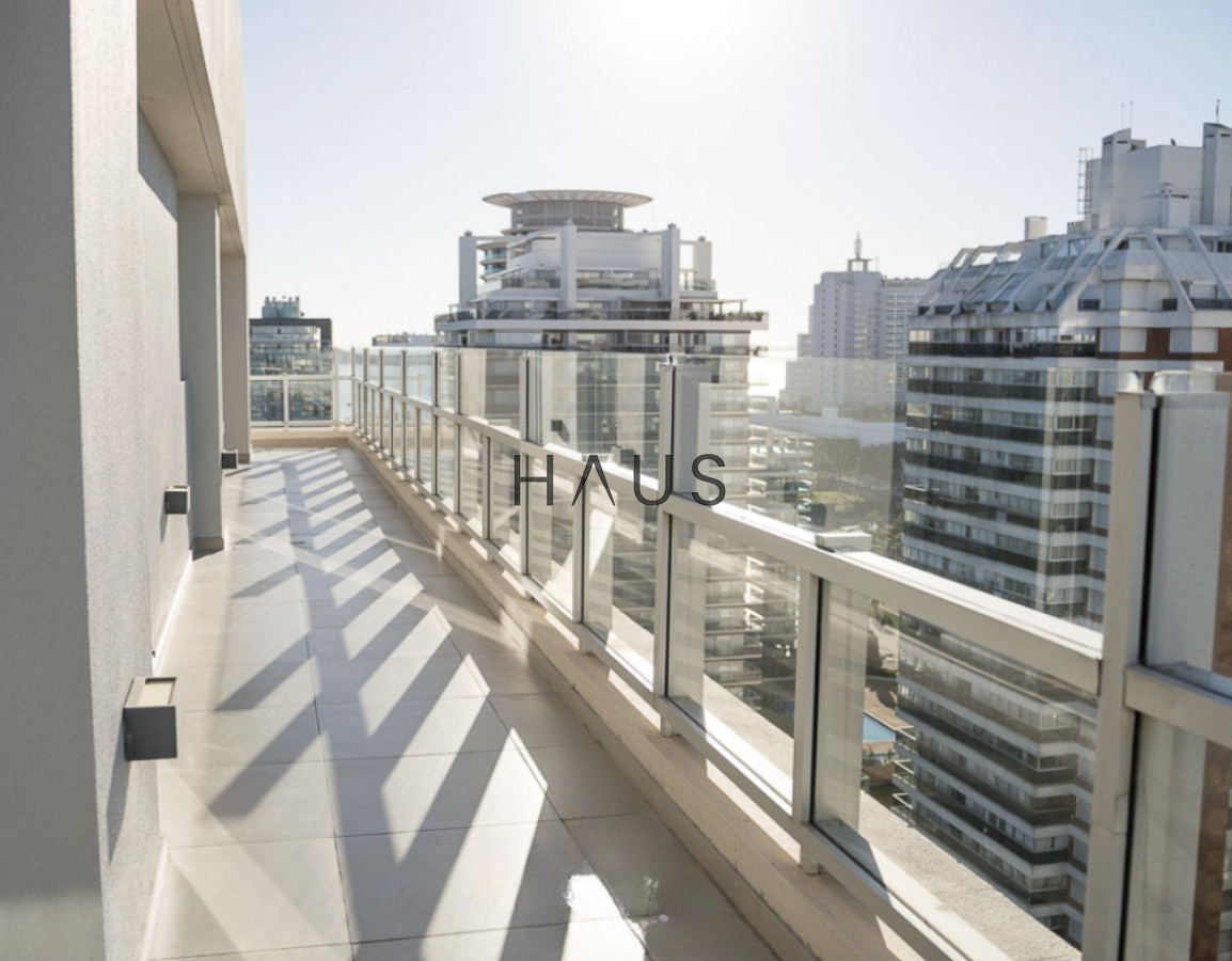 Apartamento ID.820 - Venta, Penhouse de 3 dormitorios en Punta del Este