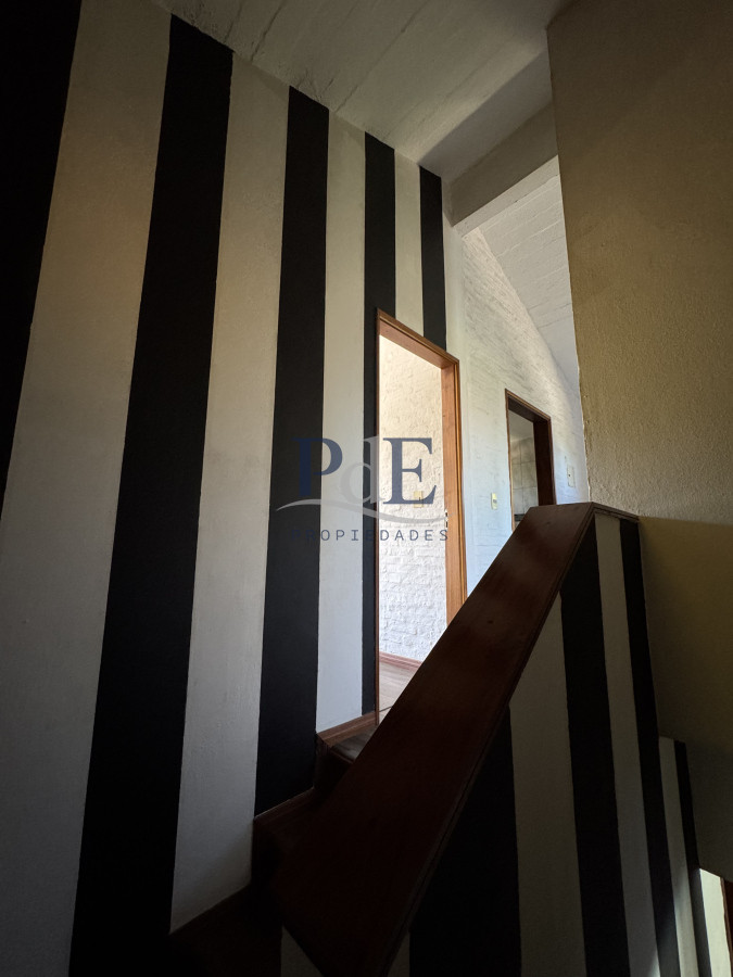 Venta, Casa de 4 dormitorios en Playa Mansa, con piscina y parrillero - Imagen 12