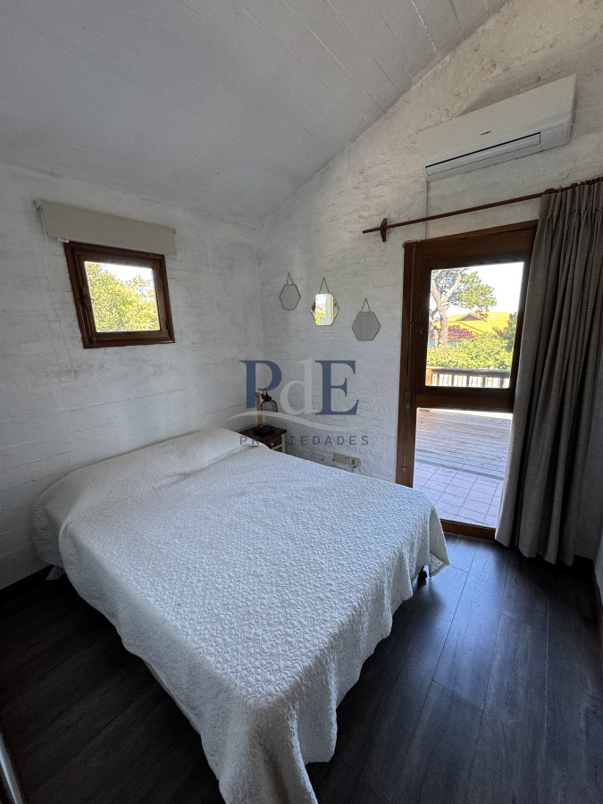 Venta, Casa de 4 dormitorios en Playa Mansa, con piscina y parrillero - Imagen 17