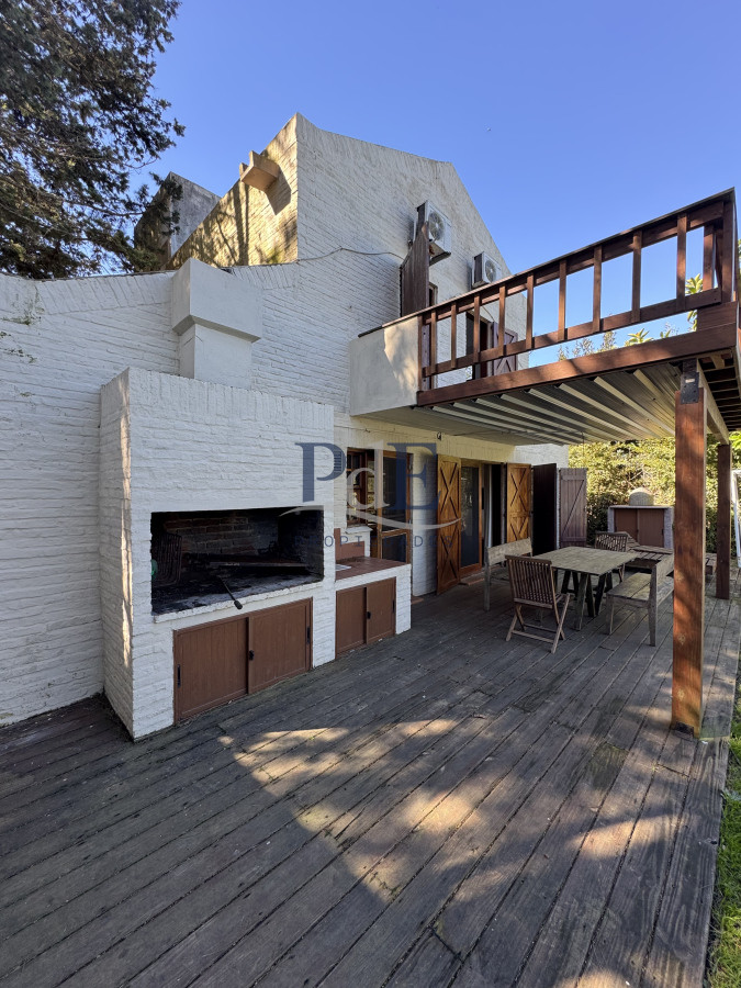 Venta, Casa de 4 dormitorios en Playa Mansa, con piscina y parrillero - Imagen 15