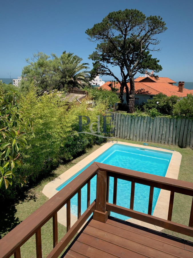Venta, Casa de 4 dormitorios en Playa Mansa, con piscina y parrillero - Imagen 14