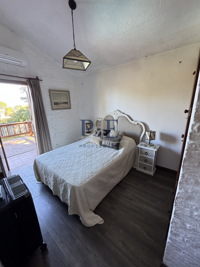 Venta, Casa de 4 dormitorios en Playa Mansa, con piscina y parrillero - Imagen 7