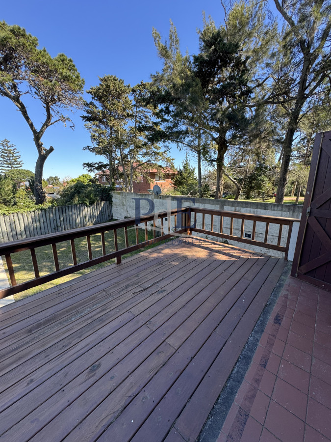 Venta, Casa de 4 dormitorios en Playa Mansa, con piscina y parrillero - Imagen 10