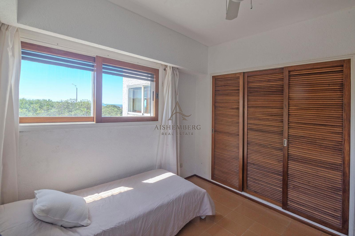 Apartamento ID.4993 - Alquiler de Verano, Apartamento de 4 dormitorios sobre Playa Brava.