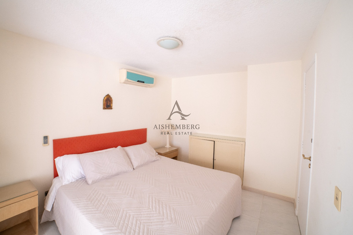 Apartamento ID.4957 - Venta, Penthouse, con 4 dormitorios + dep. servicio en Punta del este, terraza con vista panorámica 