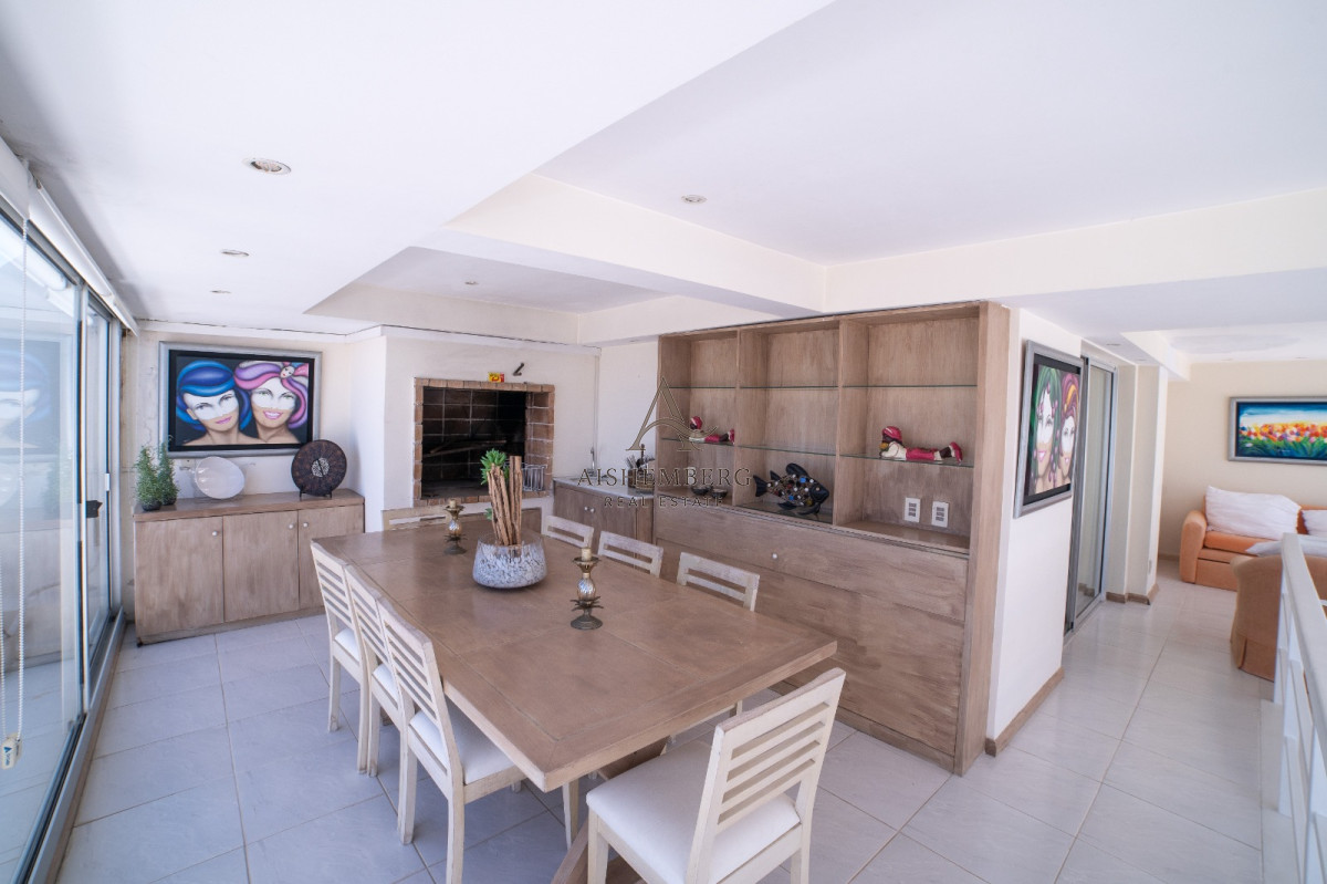 Apartamento ID.4957 - Venta, Penthouse, con 4 dormitorios + dep. servicio en Punta del este, terraza con vista panorámica 