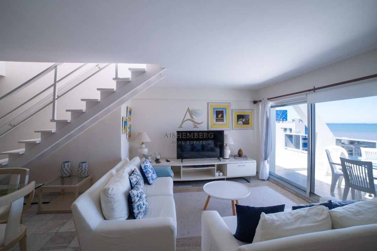 Apartamento ID.4957 - Venta, Penthouse, con 4 dormitorios + dep. servicio en Punta del este, terraza con vista panorámica 