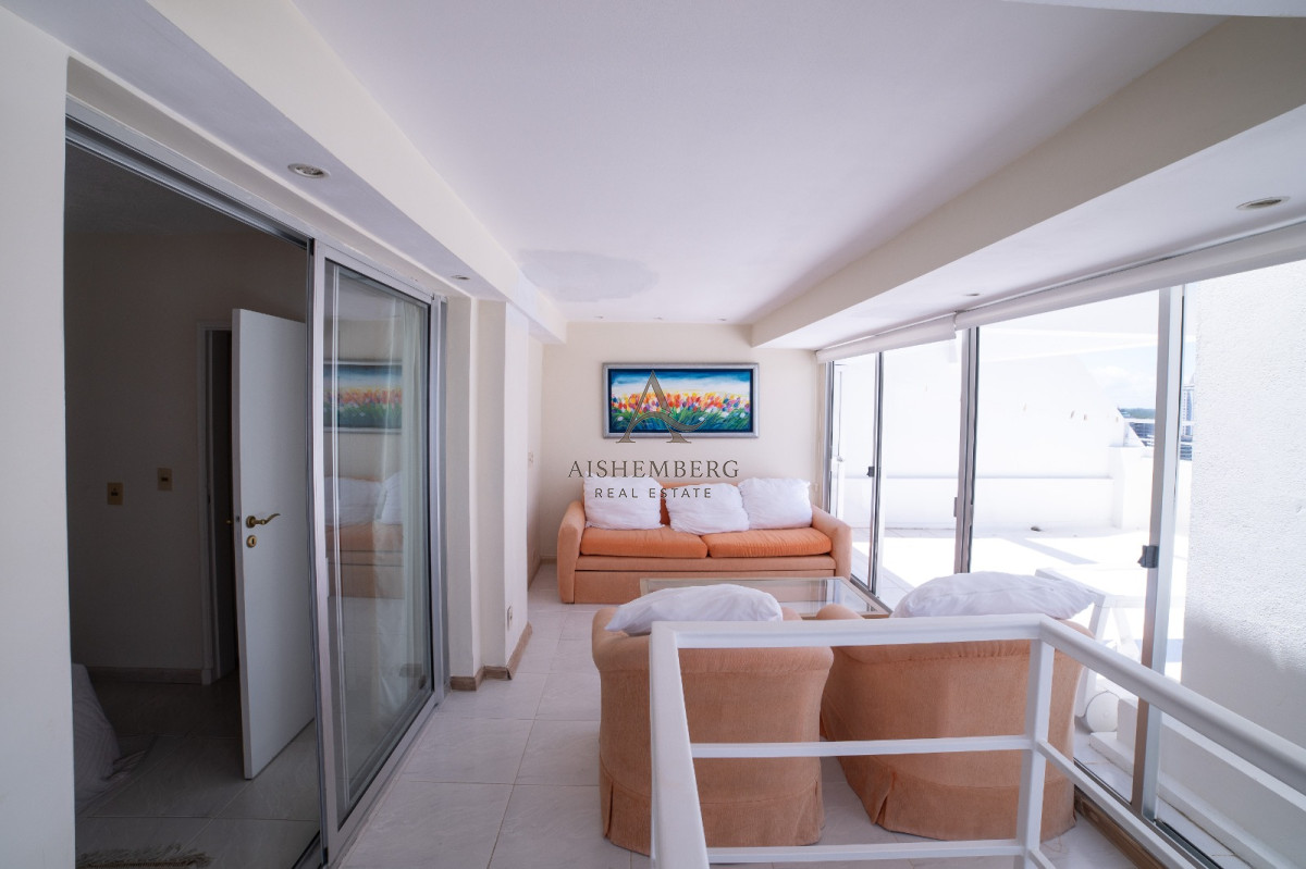 Apartamento ID.4957 - Venta, Penthouse, con 4 dormitorios + dep. servicio en Punta del este, terraza con vista panorámica 