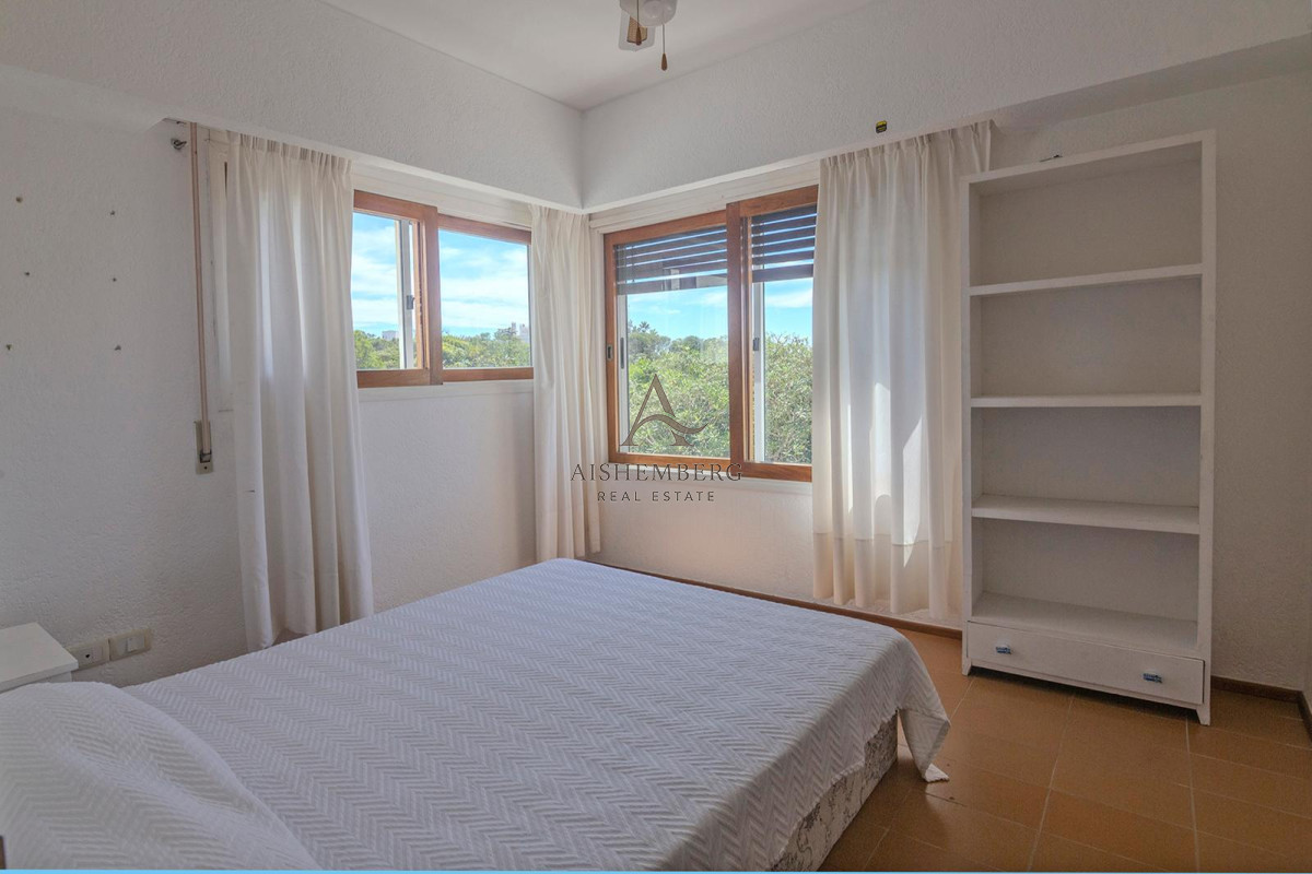 Apartamento ID.4993 - Alquiler de Verano, Apartamento de 4 dormitorios sobre Playa Brava.