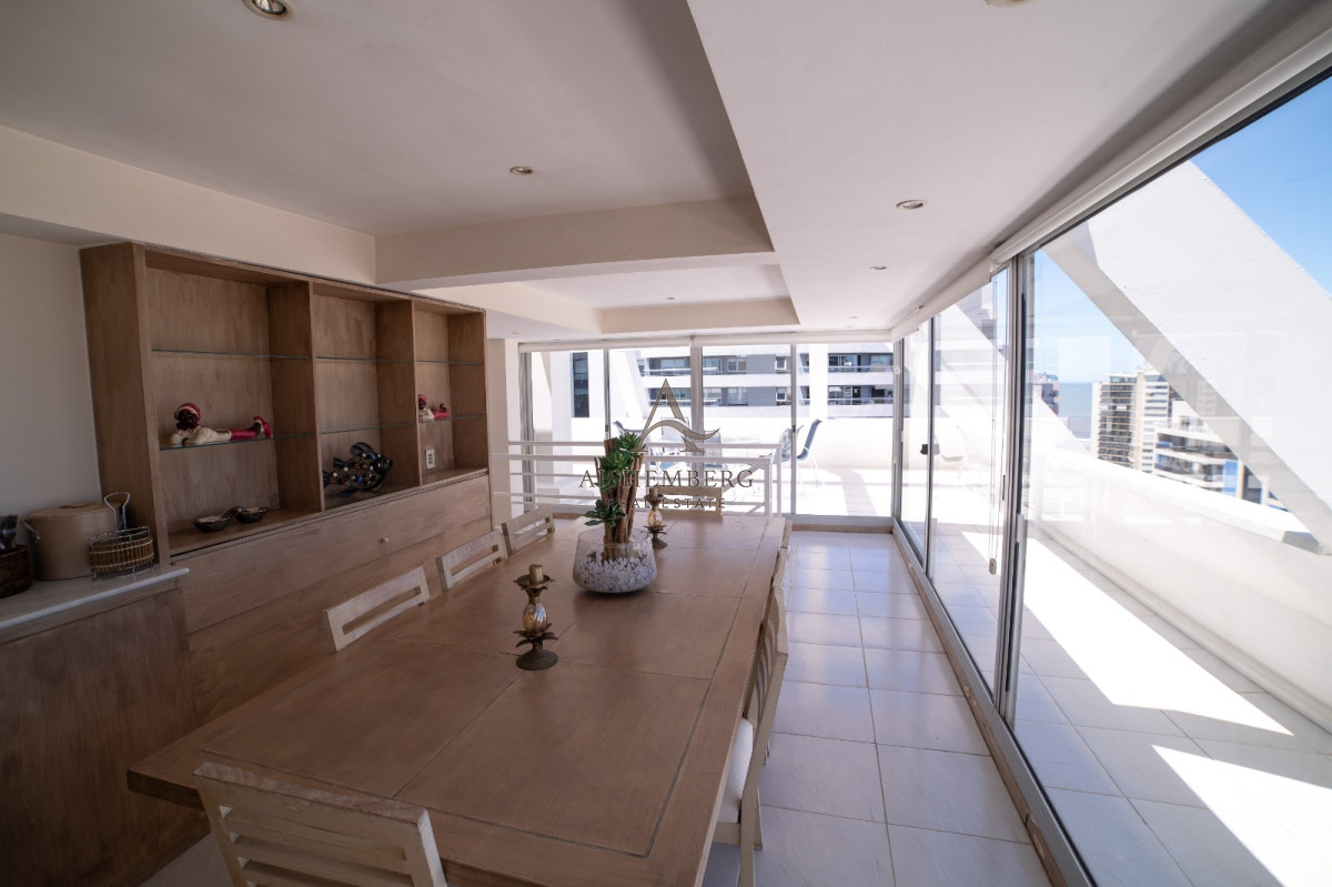 Apartamento ID.4957 - Venta, Penthouse, con 4 dormitorios + dep. servicio en Punta del este, terraza con vista panorámica 