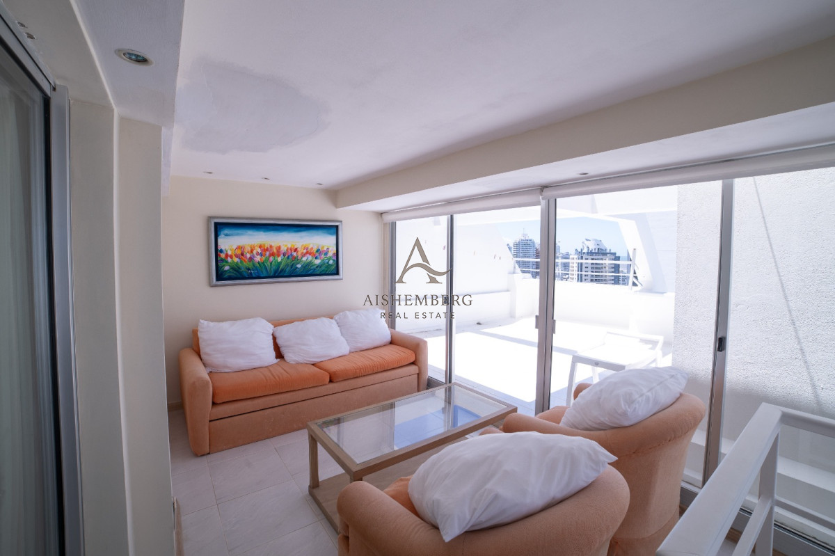 Apartamento ID.4957 - Venta, Penthouse, con 4 dormitorios + dep. servicio en Punta del este, terraza con vista panorámica 