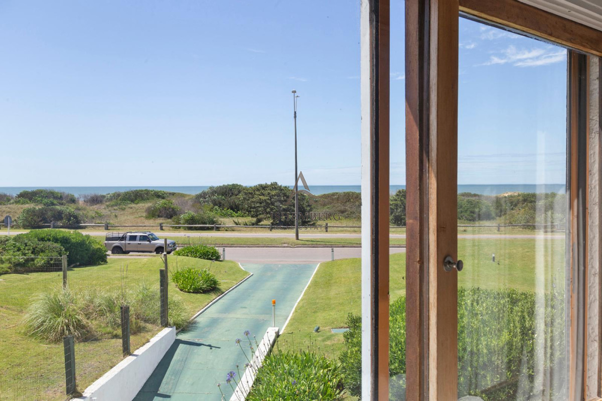 Apartamento ID.4993 - Alquiler de Verano, Apartamento de 4 dormitorios sobre Playa Brava.