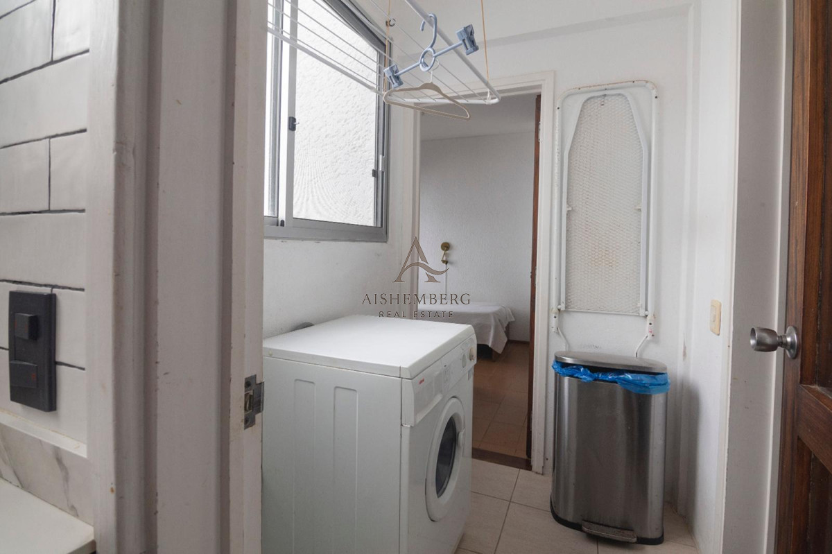 Apartamento ID.4993 - Alquiler de Verano, Apartamento de 4 dormitorios sobre Playa Brava.