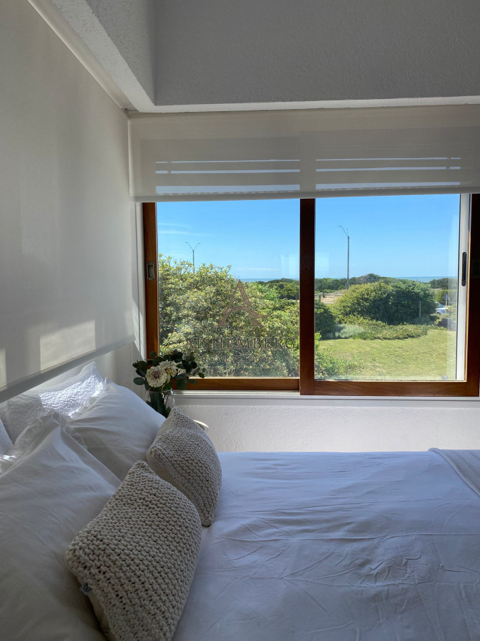 Apartamento ID.4993 - Alquiler de Verano, Apartamento de 4 dormitorios sobre Playa Brava.