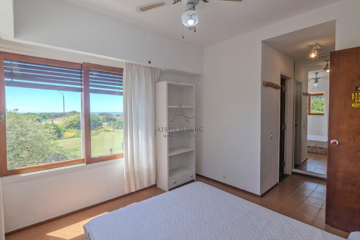 Apartamento ID.4993 - Alquiler de Verano, Apartamento de 4 dormitorios sobre Playa Brava.