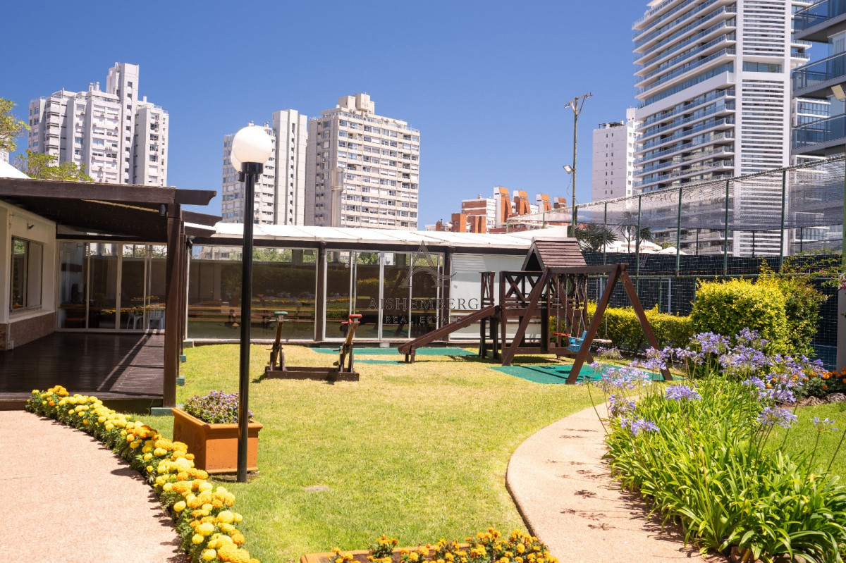 Apartamento ID.4957 - Venta, Penthouse, con 4 dormitorios + dep. servicio en Punta del este, terraza con vista panorámica 