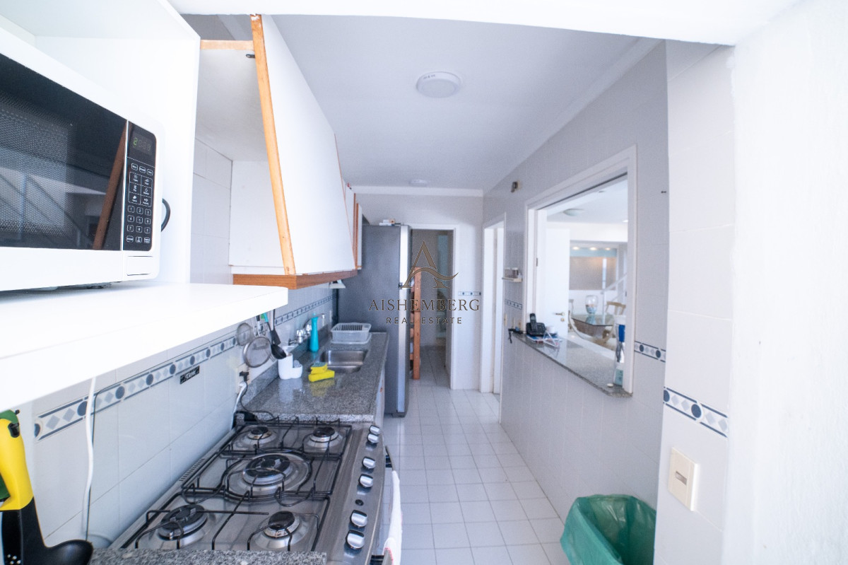 Apartamento ID.4957 - Venta, Penthouse, con 4 dormitorios + dep. servicio en Punta del este, terraza con vista panorámica 