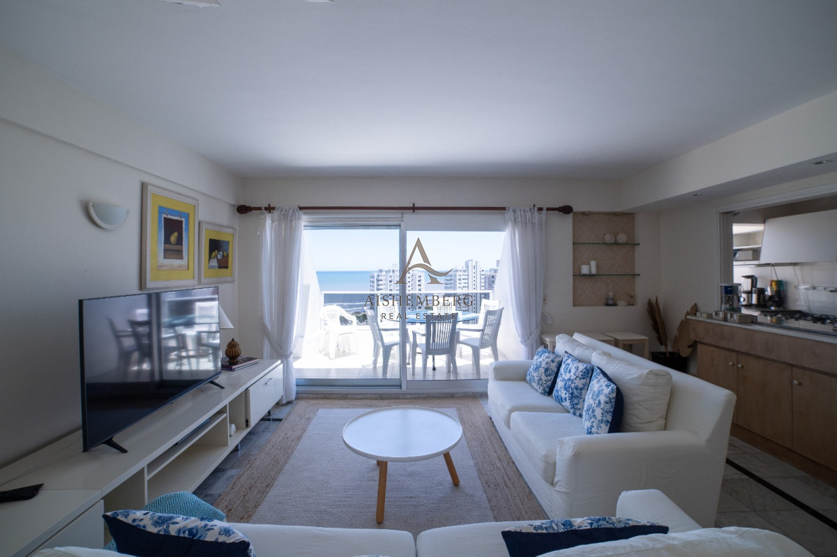 Apartamento ID.4957 - Venta, Penthouse, con 4 dormitorios + dep. servicio en Punta del este, terraza con vista panorámica 