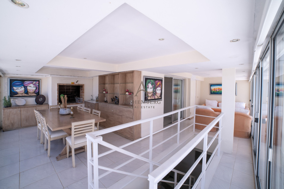 Apartamento ID.4957 - Venta, Penthouse, con 4 dormitorios + dep. servicio en Punta del este, terraza con vista panorámica 