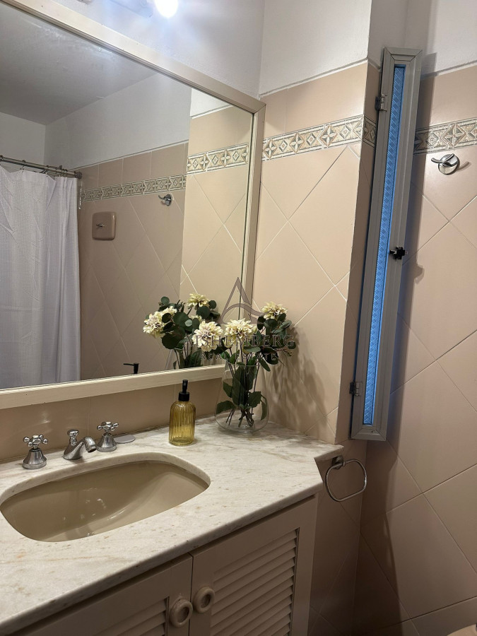 Apartamento ID.4993 - Alquiler de Verano, Apartamento de 4 dormitorios sobre Playa Brava.