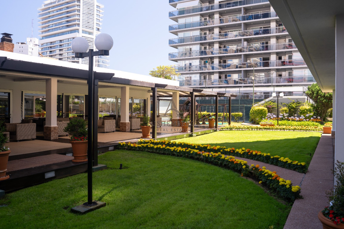 Apartamento ID.4957 - Venta, Penthouse, con 4 dormitorios + dep. servicio en Punta del este, terraza con vista panorámica 