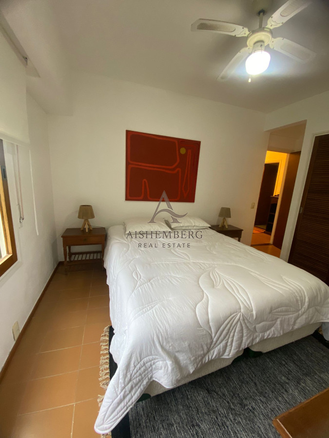 Apartamento ID.4993 - Alquiler de Verano, Apartamento de 4 dormitorios sobre Playa Brava.