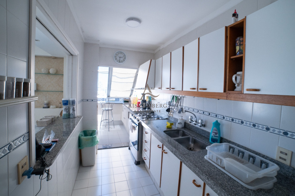 Apartamento ID.4957 - Venta, Penthouse, con 4 dormitorios + dep. servicio en Punta del este, terraza con vista panorámica 