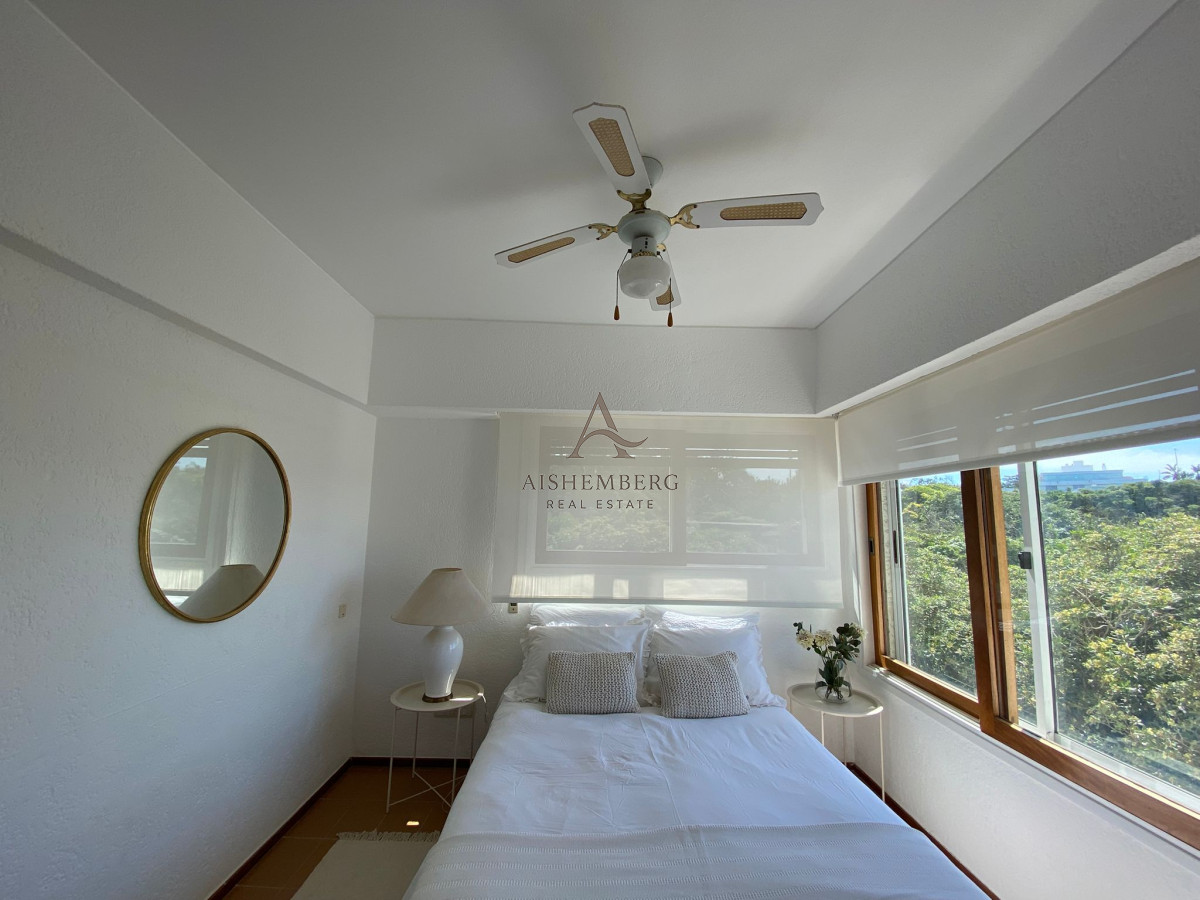Apartamento ID.4993 - Alquiler de Verano, Apartamento de 4 dormitorios sobre Playa Brava.