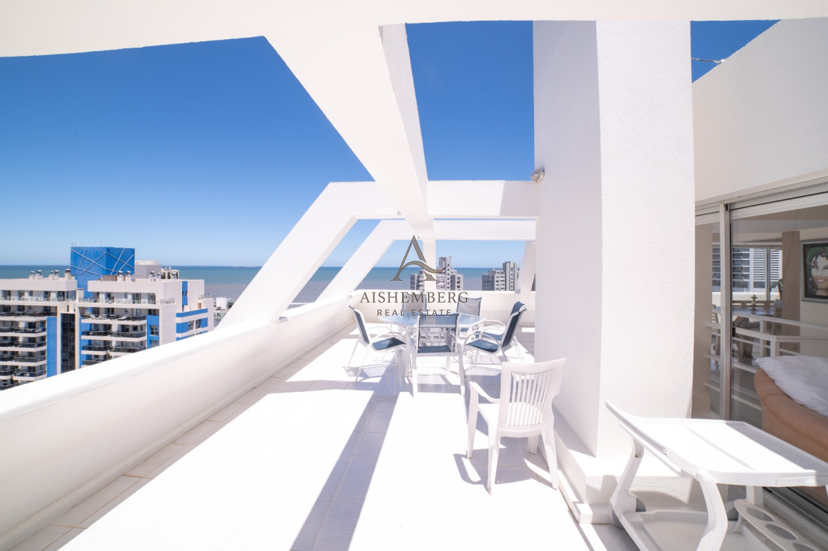 Apartamento ID.4957 - Venta, Penthouse, con 4 dormitorios + dep. servicio en Punta del este, terraza con vista panorámica 