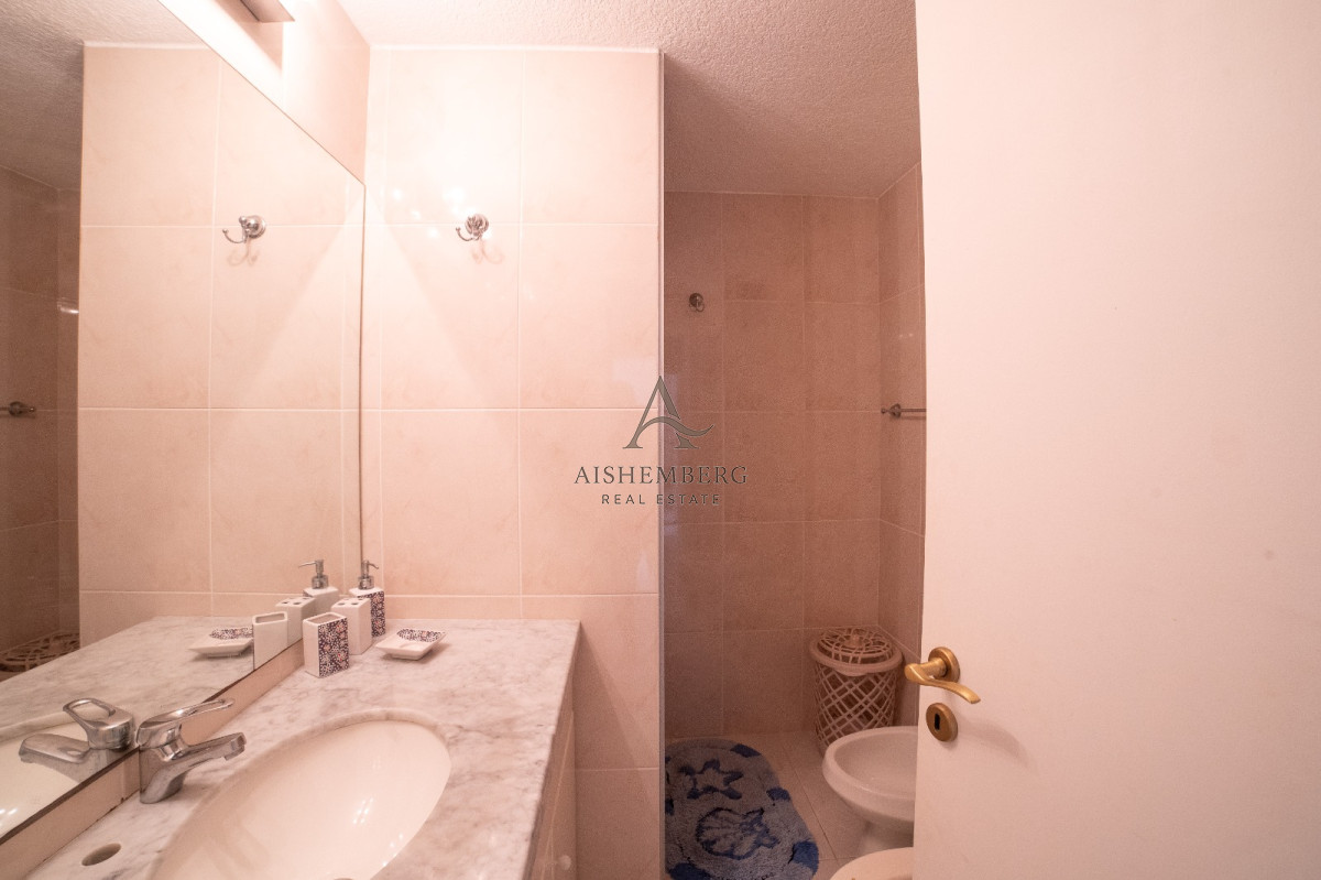 Apartamento ID.4957 - Venta, Penthouse, con 4 dormitorios + dep. servicio en Punta del este, terraza con vista panorámica 