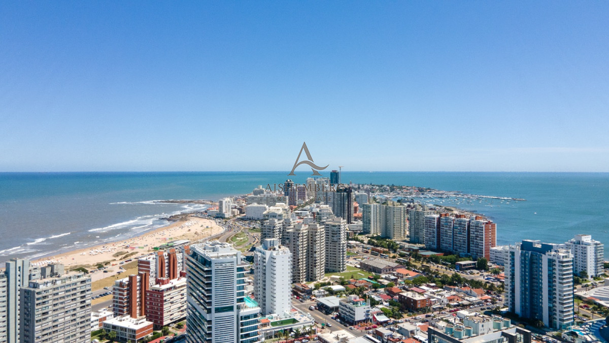 Apartamento ID.4957 - Venta, Penthouse, con 4 dormitorios + dep. servicio en Punta del este, terraza con vista panorámica 