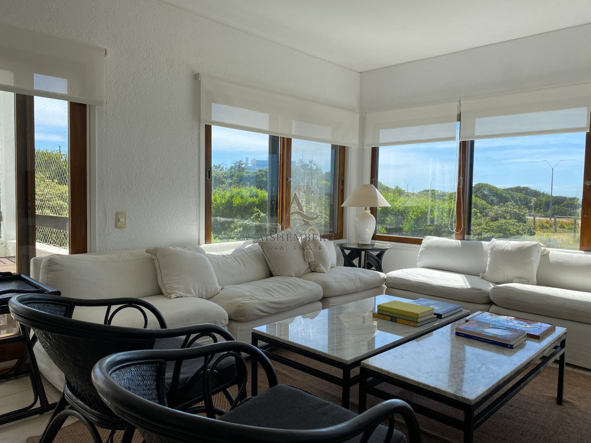 Apartamento ID.4993 - Alquiler de Verano, Apartamento de 4 dormitorios sobre Playa Brava.