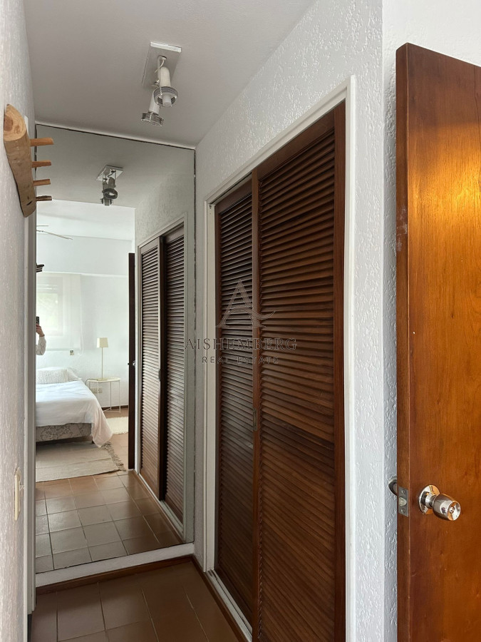 Apartamento ID.4993 - Alquiler de Verano, Apartamento de 4 dormitorios sobre Playa Brava.