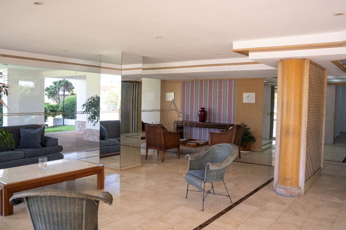 Apartamento ID.4957 - Venta, Penthouse, con 4 dormitorios + dep. servicio en Punta del este, terraza con vista panorámica 