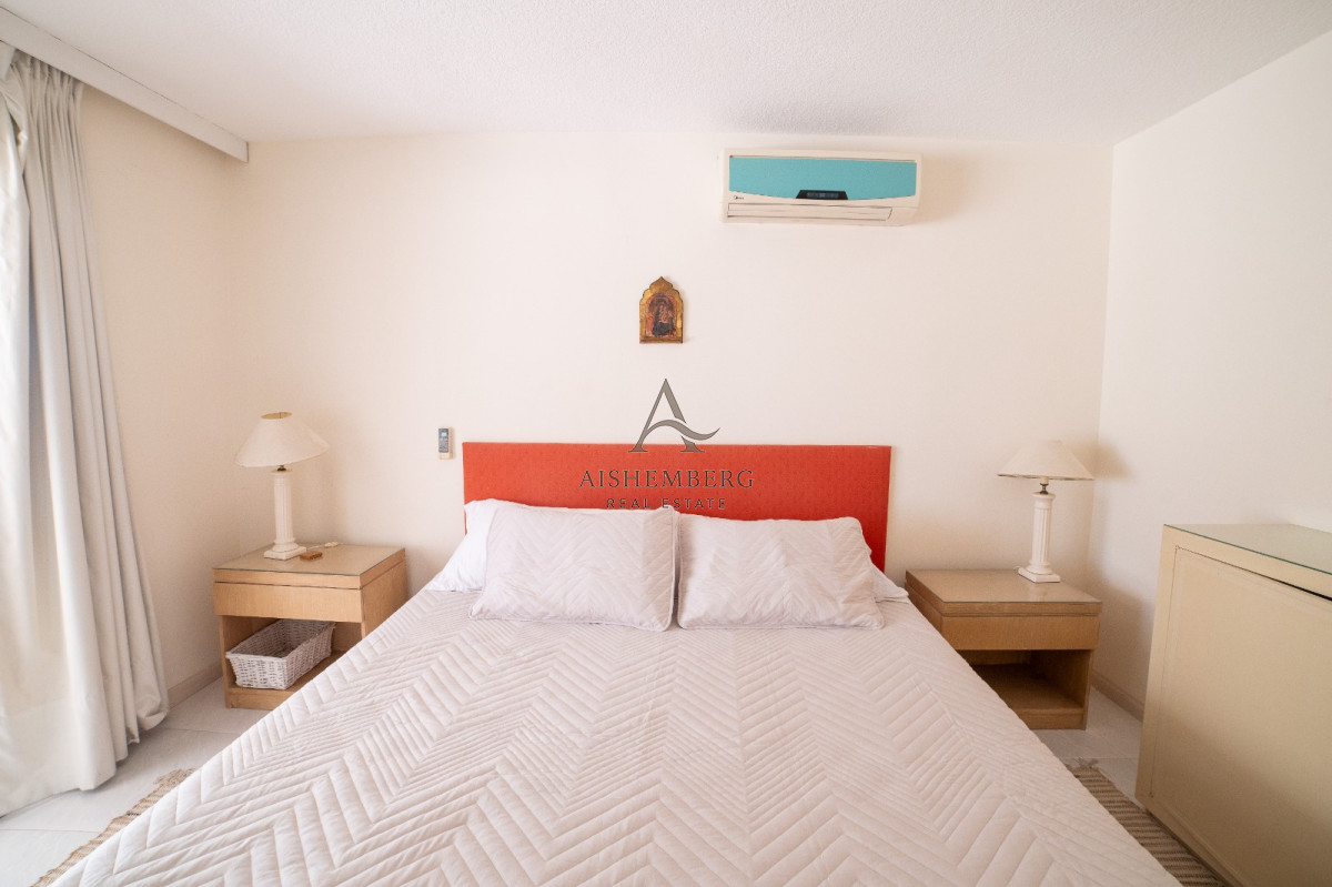 Apartamento ID.4957 - Venta, Penthouse, con 4 dormitorios + dep. servicio en Punta del este, terraza con vista panorámica 