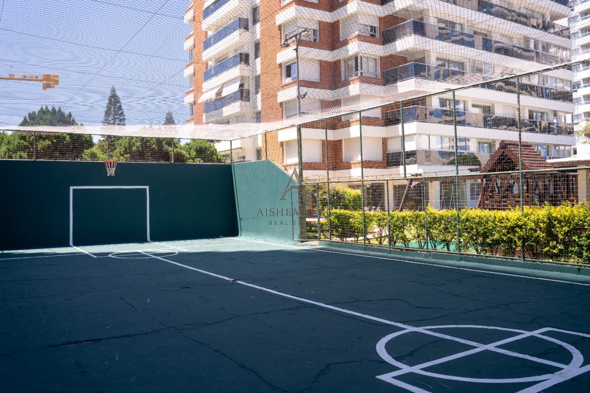 Apartamento ID.4957 - Venta, Penthouse, con 4 dormitorios + dep. servicio en Punta del este, terraza con vista panorámica 