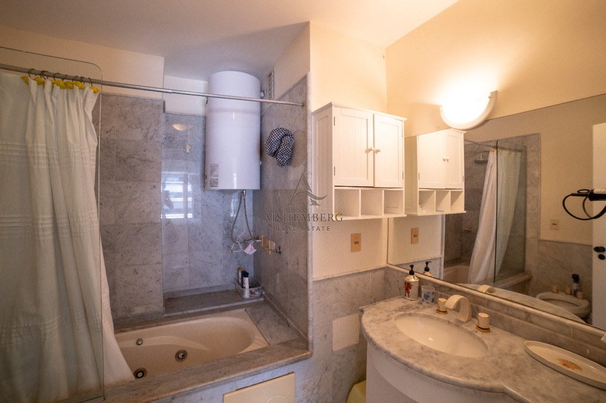 Apartamento ID.4957 - Venta, Penthouse, con 4 dormitorios + dep. servicio en Punta del este, terraza con vista panorámica 