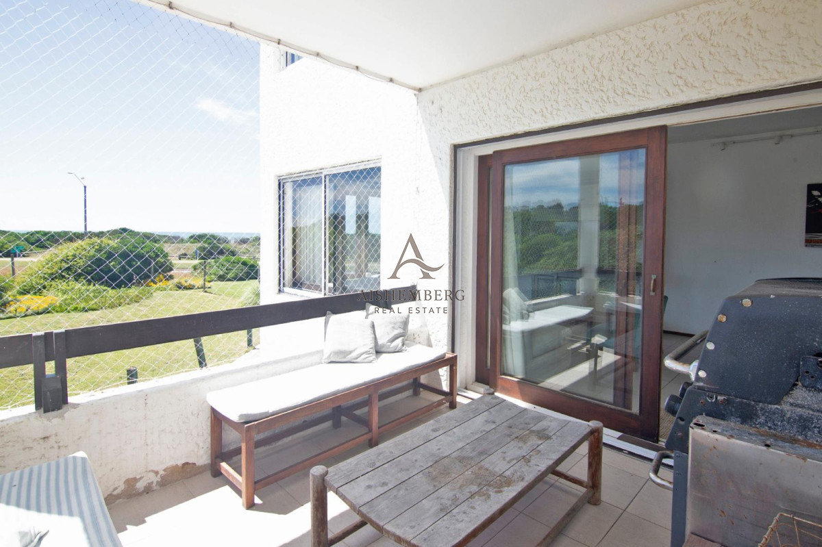 Apartamento ID.4993 - Alquiler de Verano, Apartamento de 4 dormitorios sobre Playa Brava.