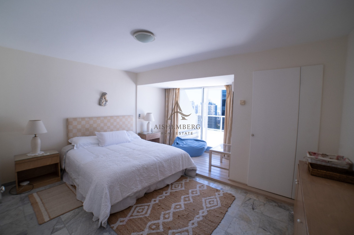 Apartamento ID.4957 - Venta, Penthouse, con 4 dormitorios + dep. servicio en Punta del este, terraza con vista panorámica 