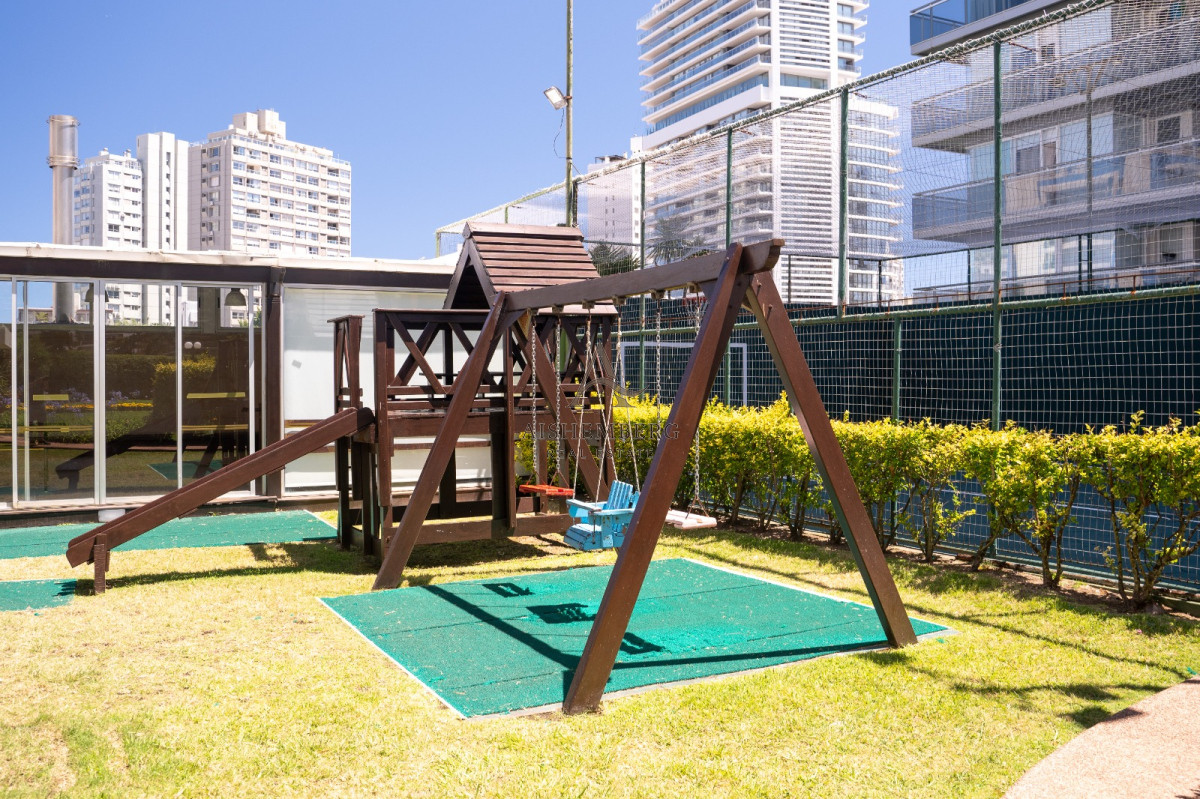 Apartamento ID.4957 - Venta, Penthouse, con 4 dormitorios + dep. servicio en Punta del este, terraza con vista panorámica 