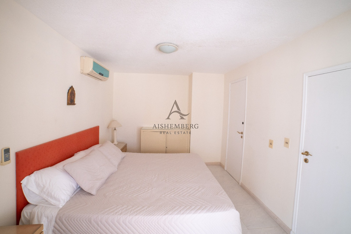 Apartamento ID.4957 - Venta, Penthouse, con 4 dormitorios + dep. servicio en Punta del este, terraza con vista panorámica 