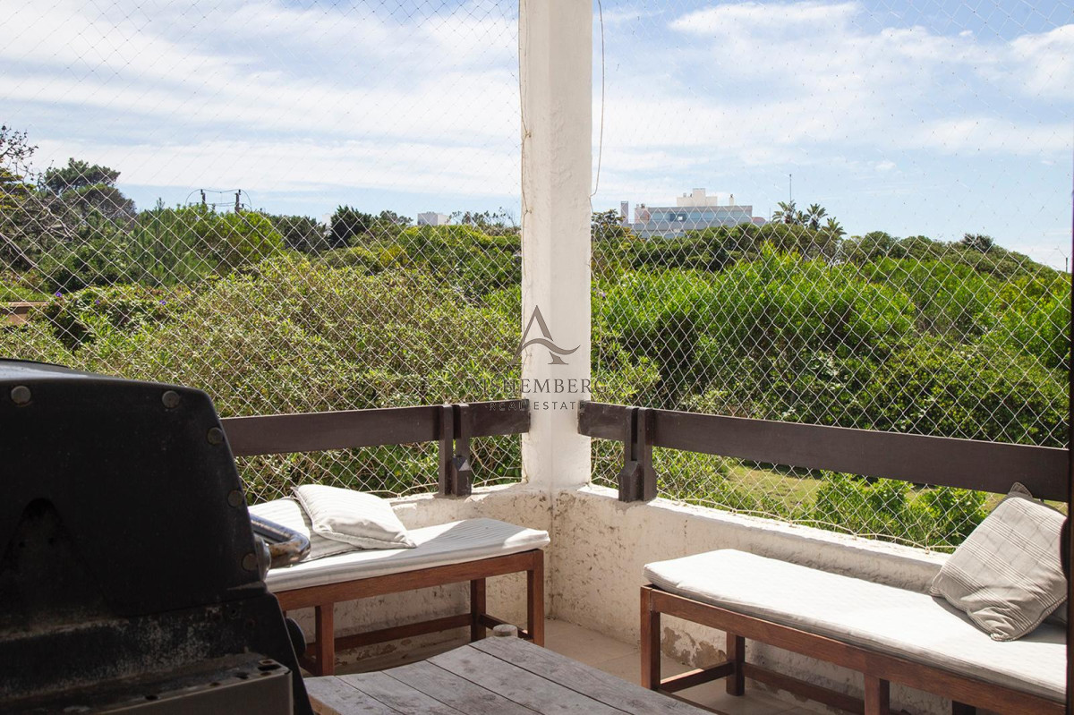 Apartamento ID.4993 - Alquiler de Verano, Apartamento de 4 dormitorios sobre Playa Brava.