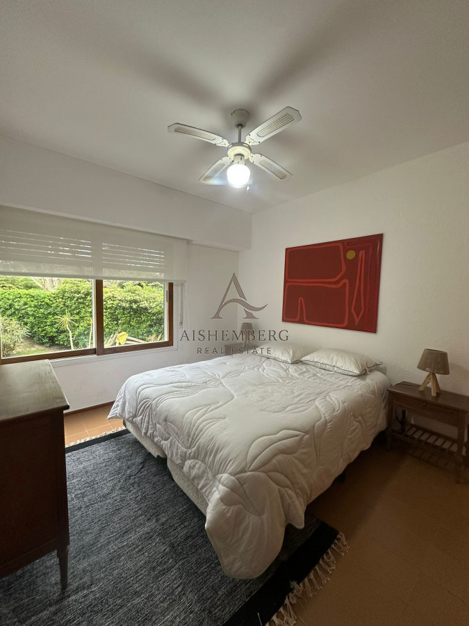 Apartamento ID.4993 - Alquiler de Verano, Apartamento de 4 dormitorios sobre Playa Brava.