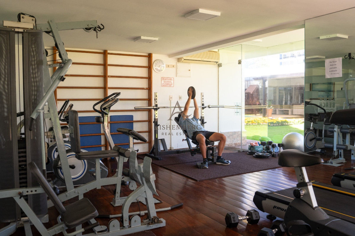 Apartamento ID.4957 - Venta, Penthouse, con 4 dormitorios + dep. servicio en Punta del este, terraza con vista panorámica 