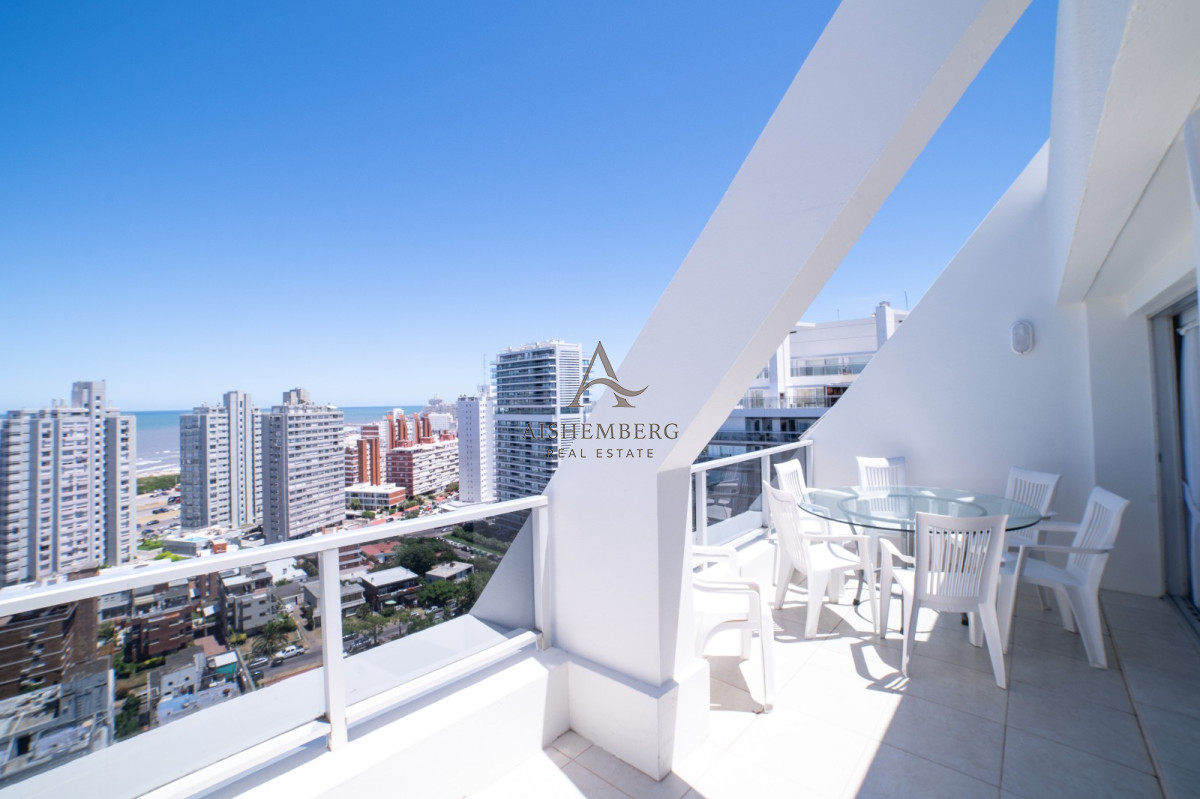 Apartamento ID.4957 - Venta, Penthouse, con 4 dormitorios + dep. servicio en Punta del este, terraza con vista panorámica 